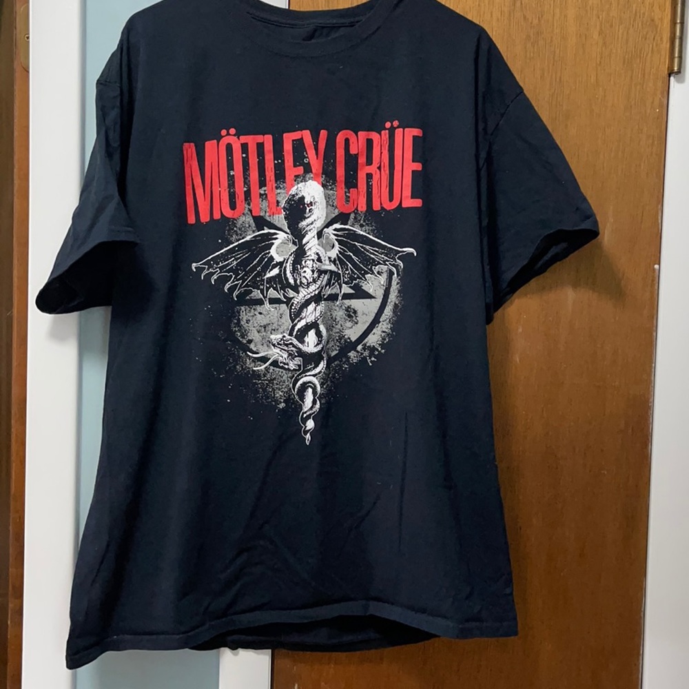 Motley Crue graphic t shirt